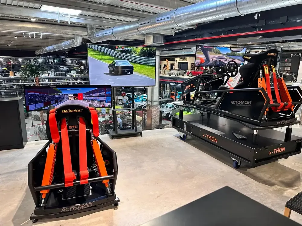 Rennsimulatoren mit Schalensitzen im SimRacing Center Mallorca