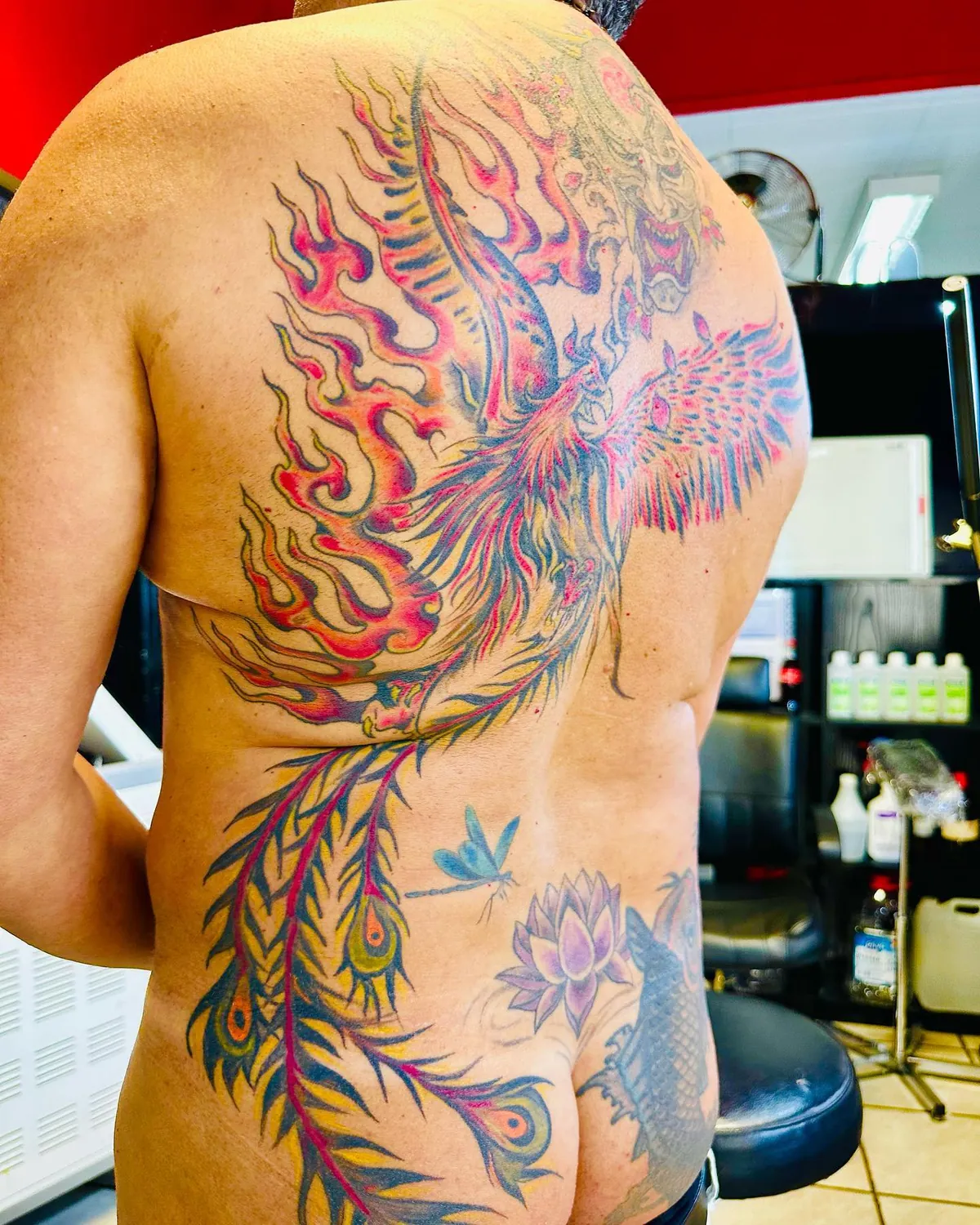 Phönix als Rückenstück in Farbe, gestochen bei Inkspiration Arts in Düsseldorf